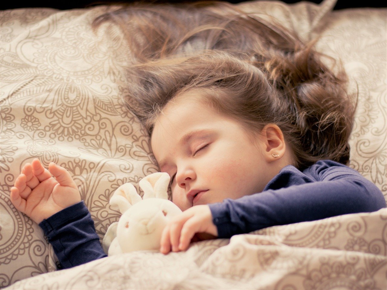 bebé durmiendo con la asesoría de sueño infantil
